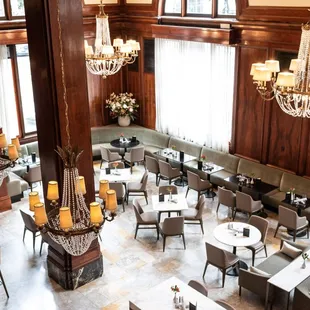 Carefully nurtured for over a century, the stately Benson Hotel retains the opulence for which it is world-famous.