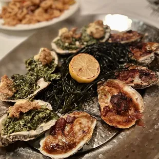 a platter of fresh oysters