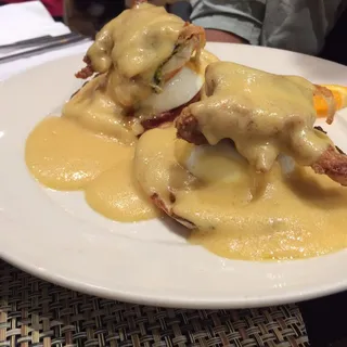 Lump Crab Eggs Benedict