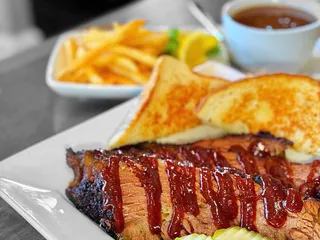 Ella's Cafe And BBQ