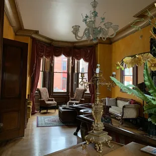 The Parador Inn