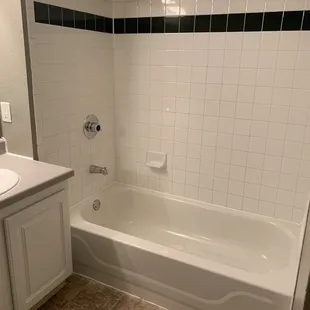 Tub 1BR unrennovated