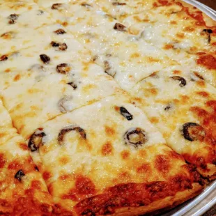 Delicious thin crust pizza! They do it well!