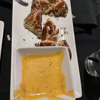 Baked Pretzel  Cheese Fondue