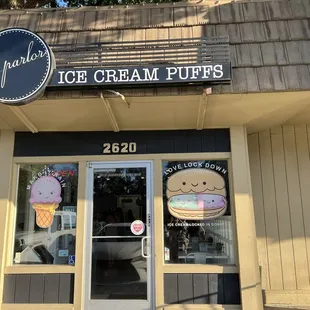 The parlor, ice cream puffs