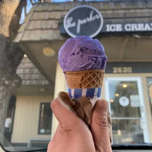 a hand holding an ice cream cone