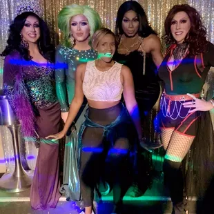 Photo op with the queens!