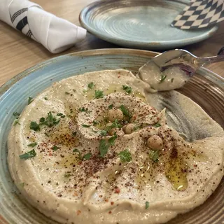 Classic Hummus with Pita Bread