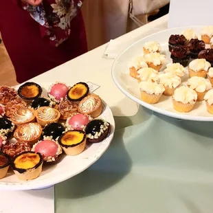 Macaroons and mini cupcakes