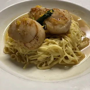 Pan seared scallops with Meyer Lemon &amp; Basil butter sauce