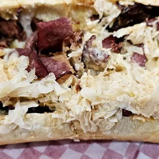 Full Pastrami Reuben (plenty of sauerkraut)