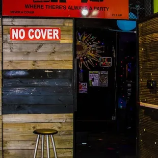 Entrance on Washington next to Planet Pizza