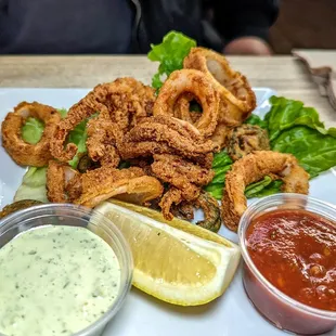 happy hour calamari $7