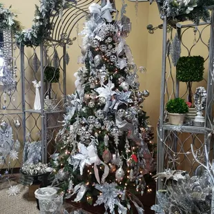Beautiful store for upscale Xmas merchandise!