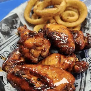 food, chicken wings and fried chicken