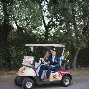 Our getaway JUST MARRIED golf cart B+EPoljakov