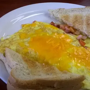 Western Omelet (without green peppers at my request)