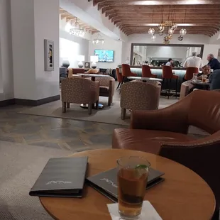 Lounge area... very nice!