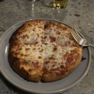 Dinner menu personal pan pizza -  cheese. Exactly like Pizza Hut.