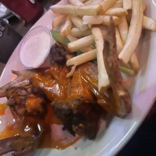 3 3 Buffalo Wings &amp; Fries   Tip: Ask for them DOUBLE DIPPED AND SLOPPY