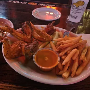 3 Wings &amp; Fries w/ extra wing sauce