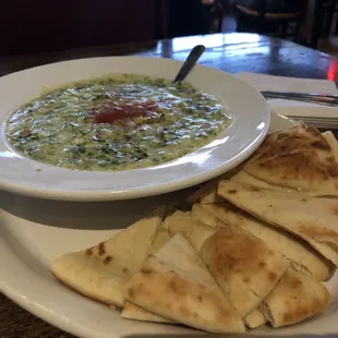 Hot spinach artichoke dip