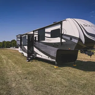 Plenty of space for boondockers!