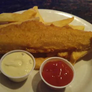 Free lunch Monday to Friday ? I'll take it! :) fish and chips was quite tasty. they ran out of the burgers and tacos