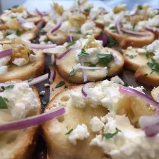 Roasted garlic and goat cheese crostini's