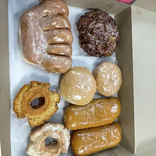 delicious apple fritter, bear claw, my maple filled, and always a must some old fashions with a couple filled raspberry too
