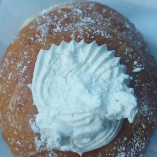 Croinut with custard