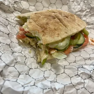 Veggie and hummus pita