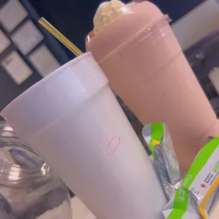 I love this combo, tea, protein bar and shake of your desire flavor the tea helps me to get energy and detox and the shake has protein.