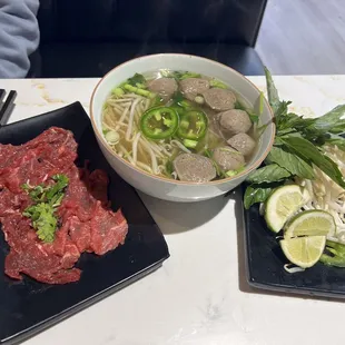 Pho Fillet Mignon &amp; Meatball (Raw meat on the side)