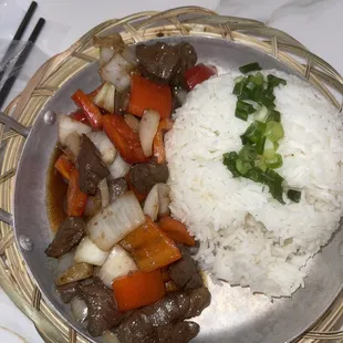 Shaking beef rice plate .