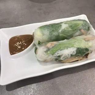 spring roll with tofu and peanut sauce