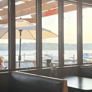 The view from the restaurant to the lake is stunning.