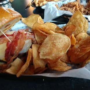 Hickory burger w/homemade chips