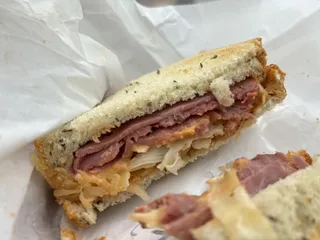 Garlishious Deli