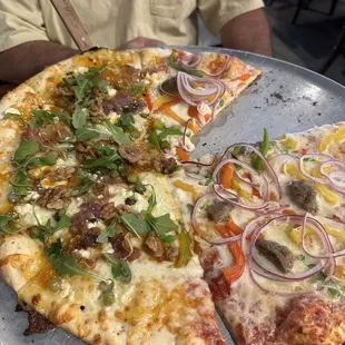 1/2 The Yellerbelly Pizza 1/2 The Gourmet Sleigh