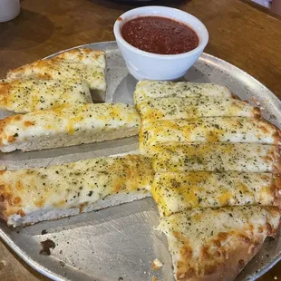 Cheesy bread with marinara sauce