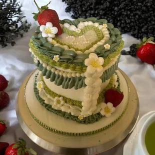 Vintage piped, matcha &amp; strawberry cake