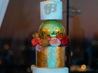 Nicole Bakes Cakes