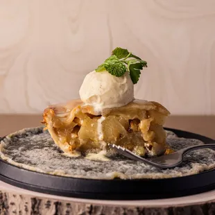 Rosalea's French Apple Pie:
Vanilla Ice Cream
Notes: Home baked, local organic ice cream from La Lecheria a local ice cream shop.