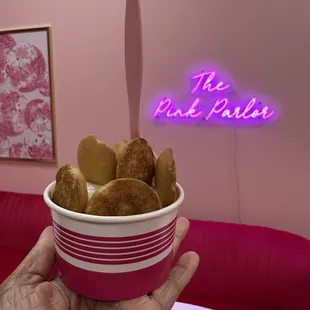 Banana pudding, ice cream with wafer topping