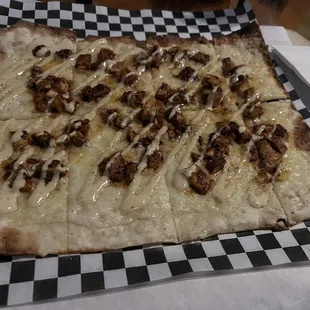 Chipotle chicken flatbread