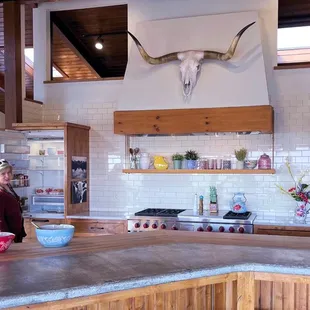 Tour the set of the Pioneer Woman Food Shoe