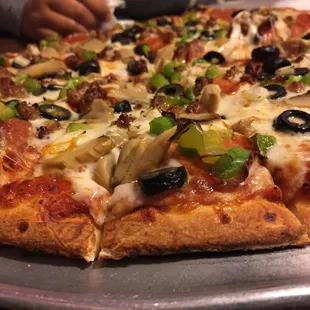Close up of the Large combo pizza (delicious).