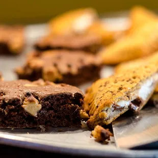 a plate of brownies and bananas