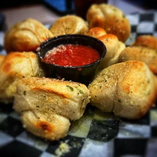 Garlic knots